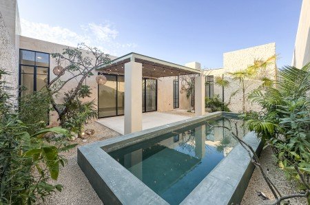 Casa Tiki Tiki en venta de una planta en Cholul Merida con alberca y equipada